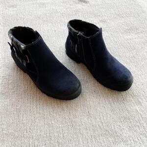 Earth Origins Navy Tate Suede Ankle Boots - Size 6W